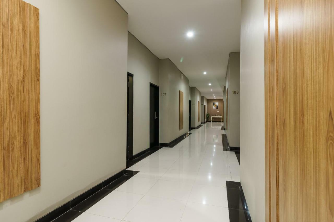 מטאראם Reddoorz Plus Near Sangkareang Park מראה חיצוני תמונה