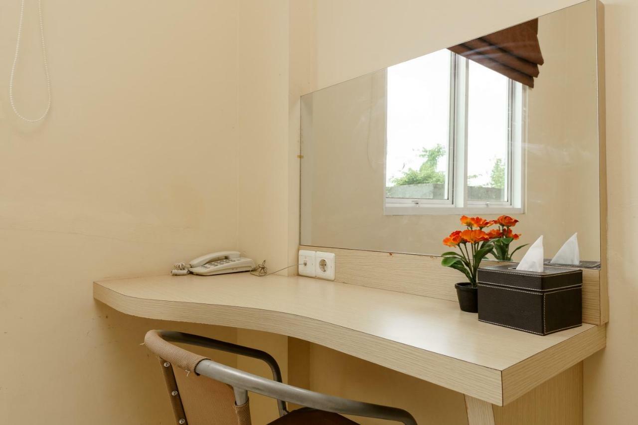 מטאראם Reddoorz Plus Near Sangkareang Park מראה חיצוני תמונה